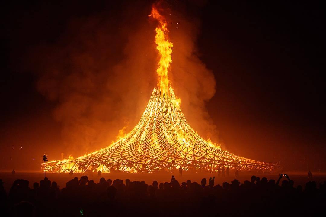 مهرجان الرجل المحترق
